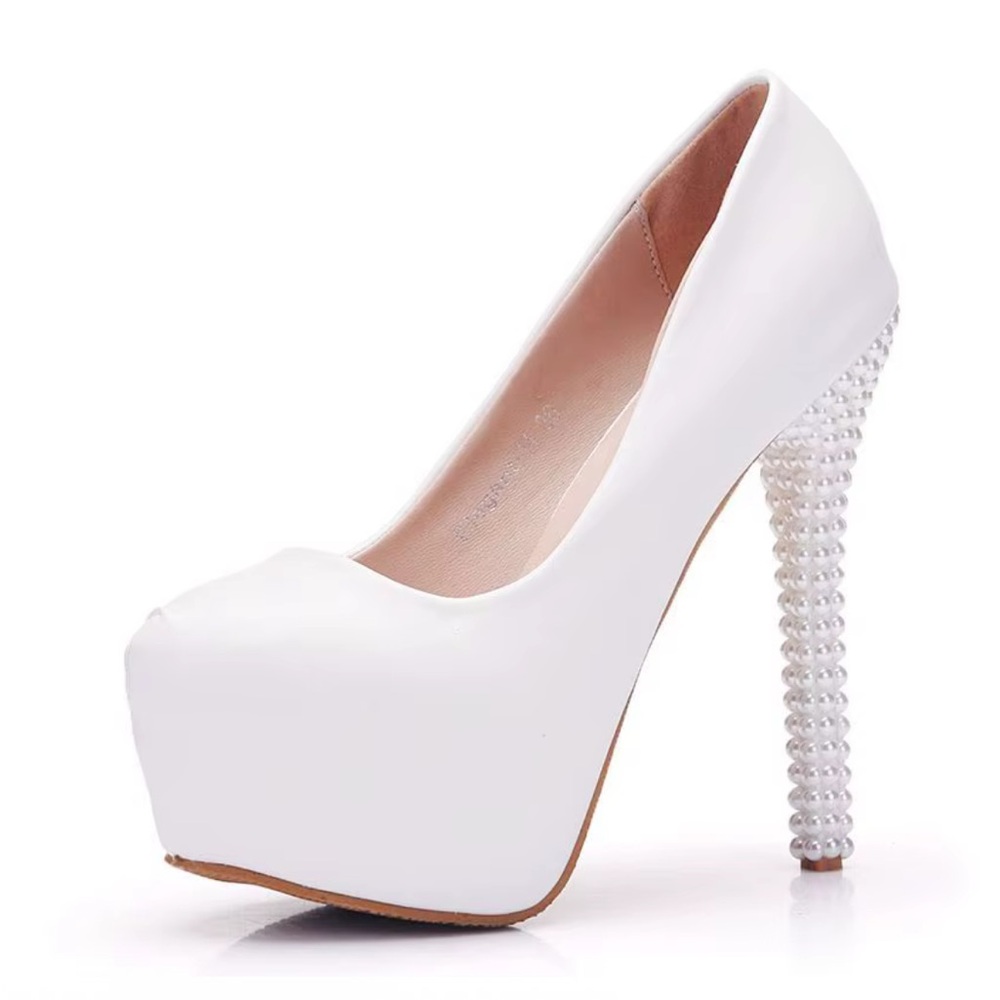 Crystal Queen NWOT platform pearl white high heels shoes